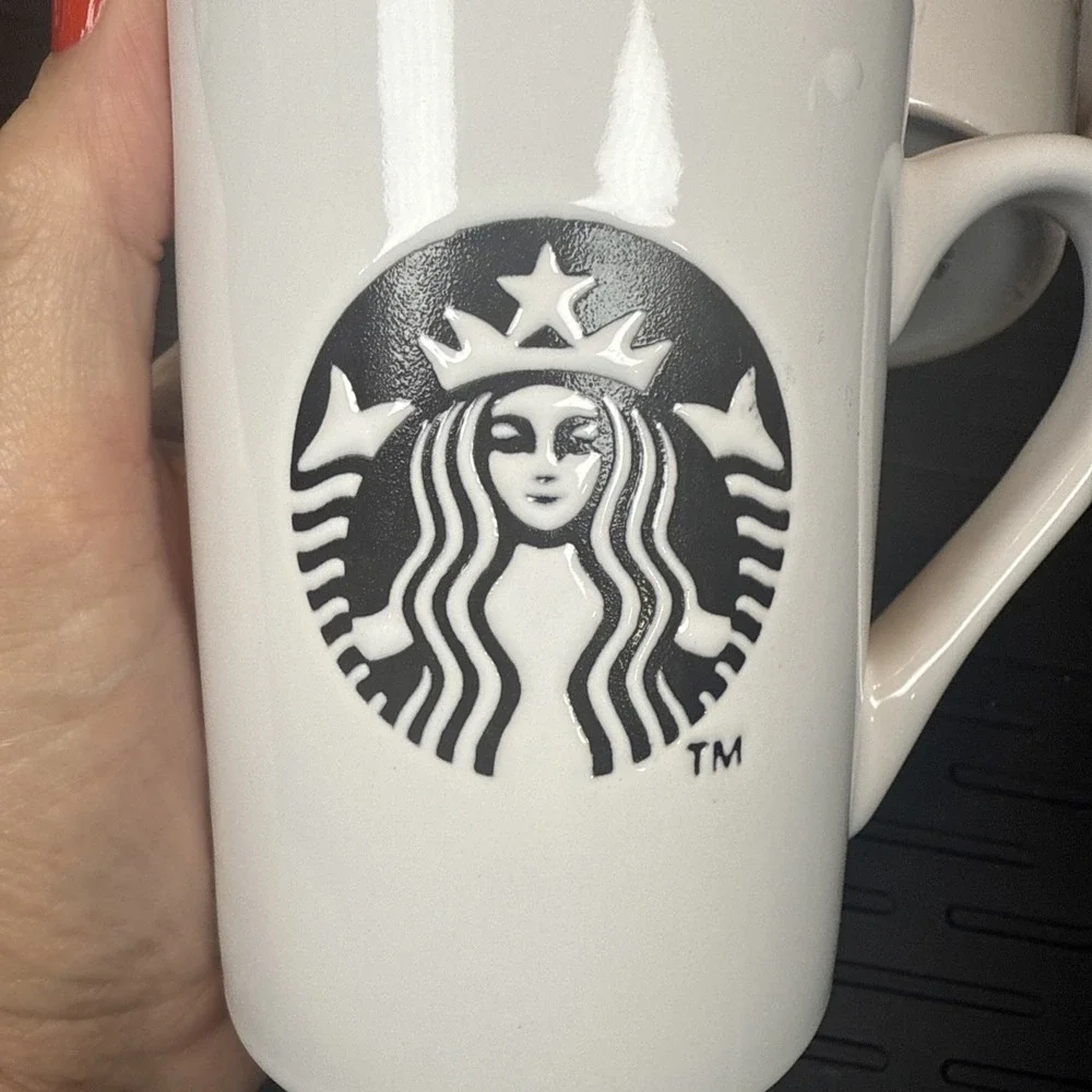 Starbucks 2013 White 14 oz 2 Coffee‎ Mugs Cups Classic Logo Black White Pair